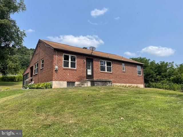 67 AIRPORT HILL RD, Lewistown, PA 17044