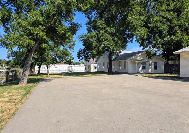 214 N Oklahoma Avenue, Shawnee, OK 74801