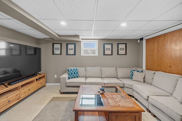 109 Stephen St, Dartmouth, MA 02748