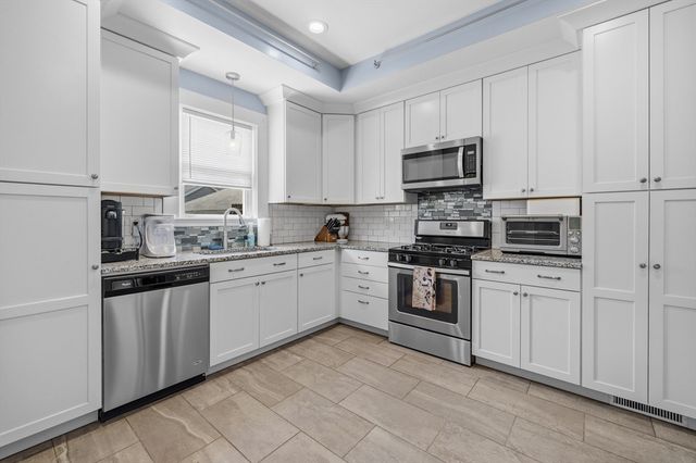 109 Stephen St, Dartmouth, MA 02748