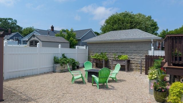 109 Stephen St, Dartmouth, MA 02748
