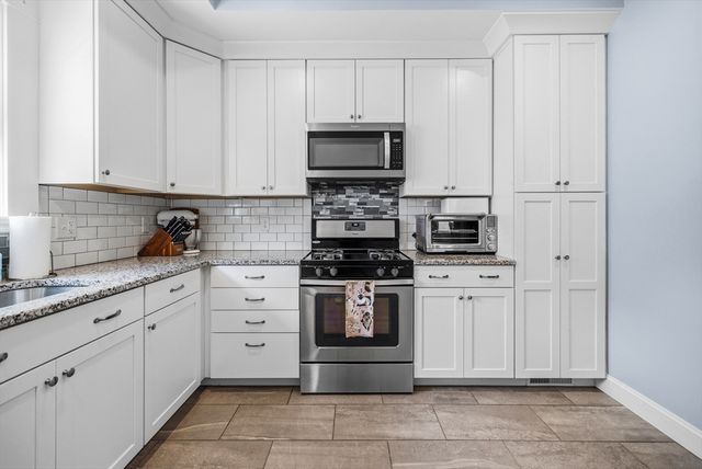 109 Stephen St, Dartmouth, MA 02748