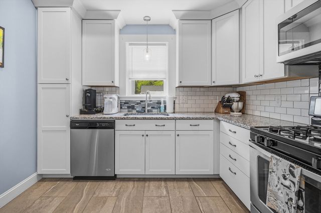109 Stephen St, Dartmouth, MA 02748