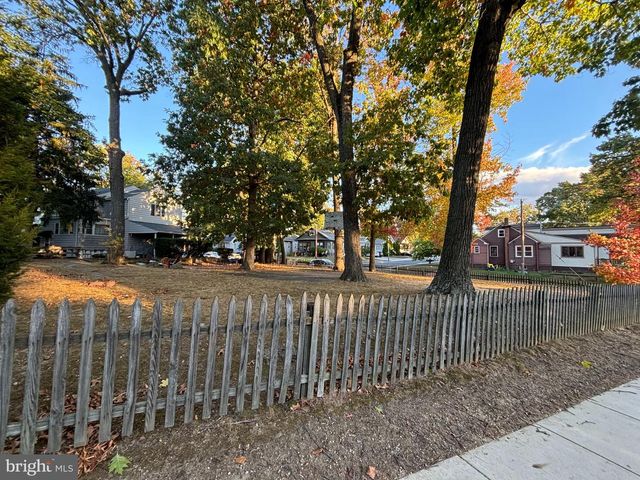 211 W HOLLY AVE, Oaklyn, NJ 08107