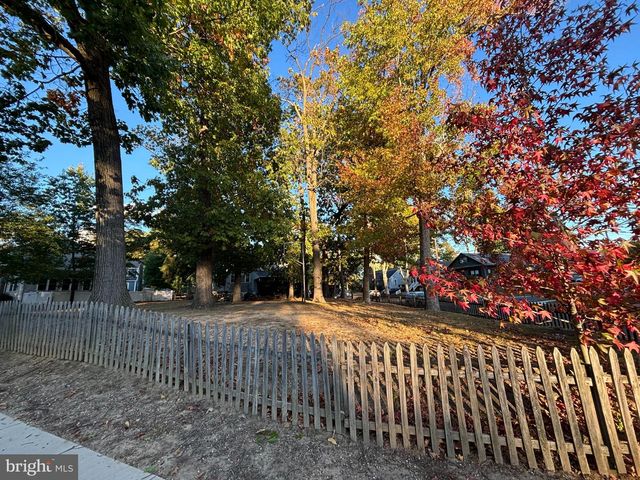 211 W HOLLY AVE, Oaklyn, NJ 08107