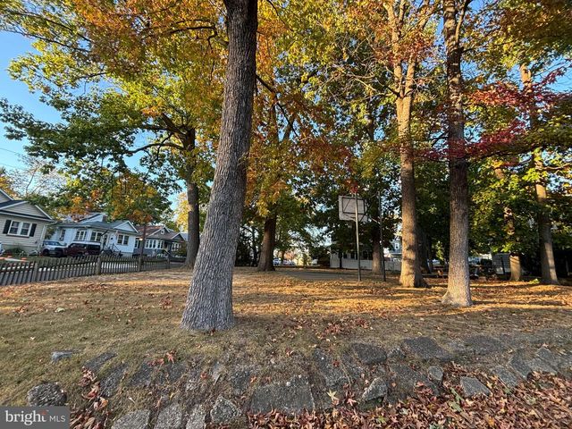 211 W HOLLY AVE, Oaklyn, NJ 08107