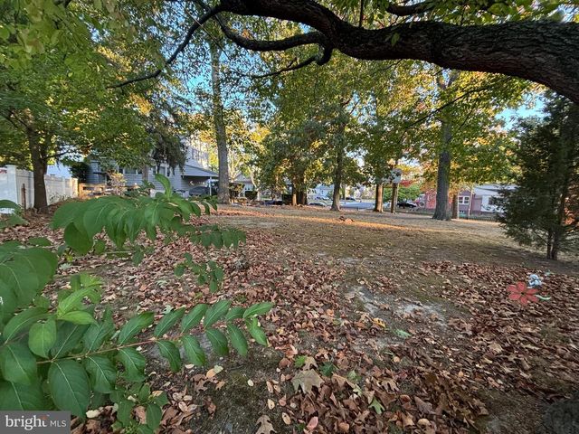211 W HOLLY AVE, Oaklyn, NJ 08107