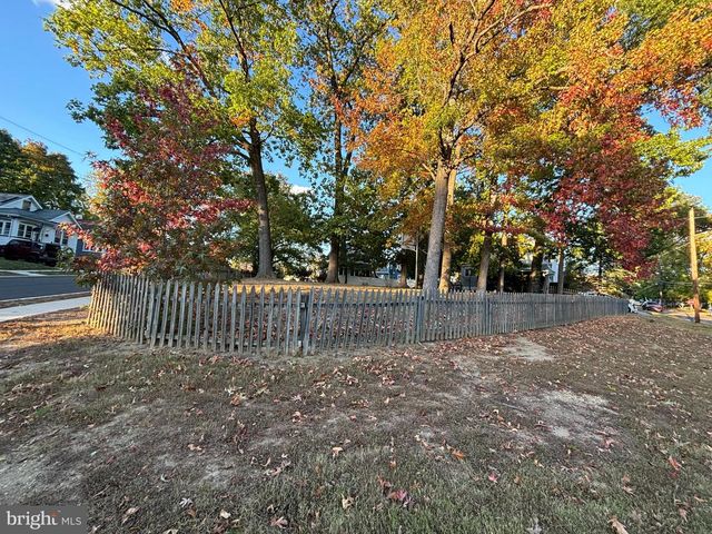 211 W HOLLY AVE, Oaklyn, NJ 08107