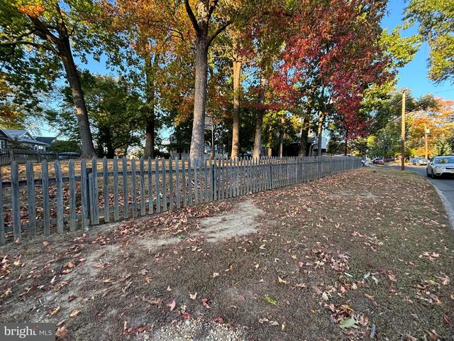 211 W HOLLY AVE, Oaklyn, NJ 08107