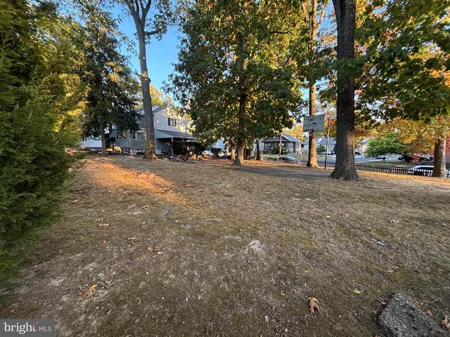 211 W HOLLY AVE, Oaklyn, NJ 08107
