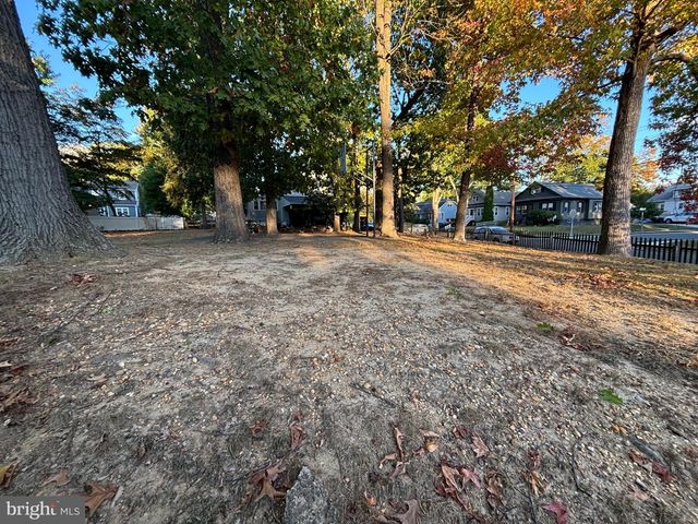 211 W HOLLY AVE, Oaklyn, NJ 08107