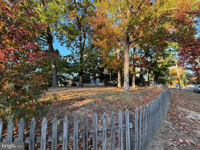 211 W HOLLY AVE, Oaklyn, NJ 08107