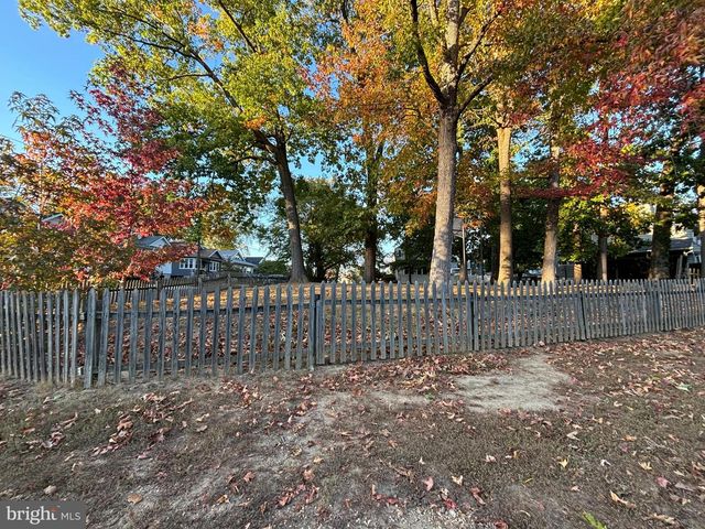 211 W HOLLY AVE, Oaklyn, NJ 08107