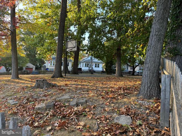 211 W HOLLY AVE, Oaklyn, NJ 08107