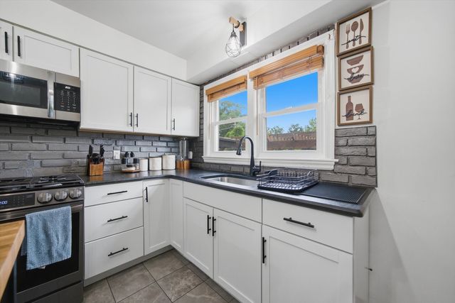 2309 S 23rd Avenue, Broadview, IL 60155