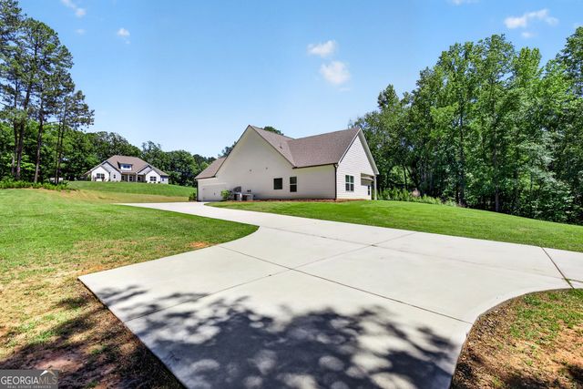 1764 Luther Bailey Road, Senoia, GA 30276