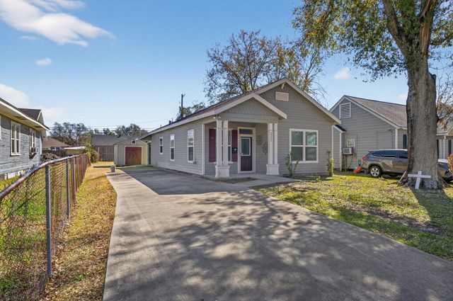 3242 12th St, Port Arthur, TX 77642