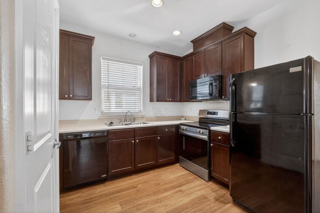 3242 12th St, Port Arthur, TX 77642