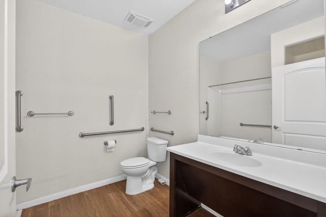 3242 12th St, Port Arthur, TX 77642