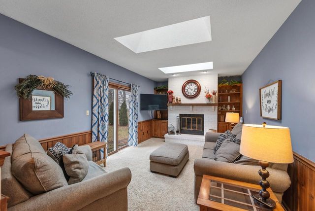 8044 W Beacon Hill DRIVE, Franklin, WI 53132