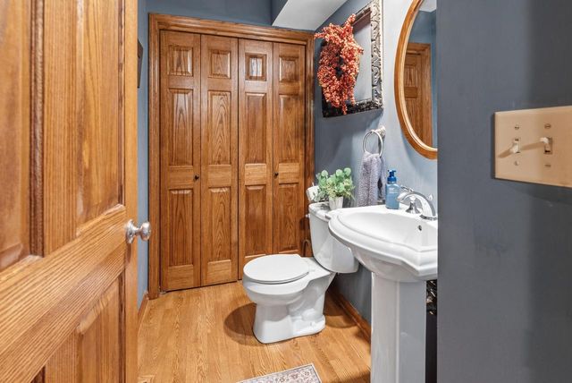 8044 W Beacon Hill DRIVE, Franklin, WI 53132