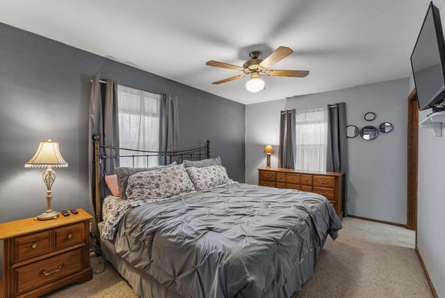 8044 W Beacon Hill DRIVE, Franklin, WI 53132