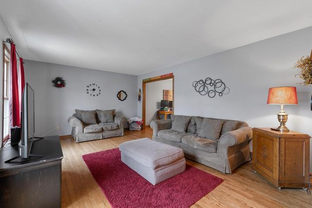 8044 W Beacon Hill DRIVE, Franklin, WI 53132