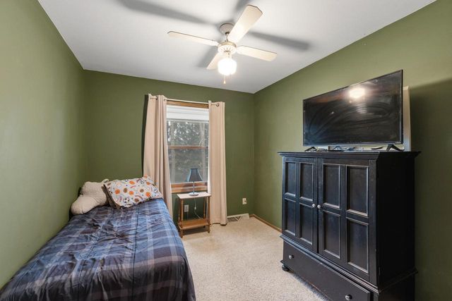 8044 W Beacon Hill DRIVE, Franklin, WI 53132