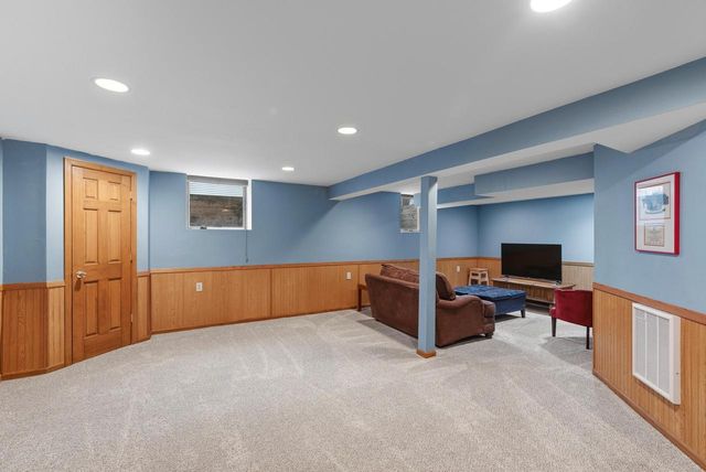 8044 W Beacon Hill DRIVE, Franklin, WI 53132