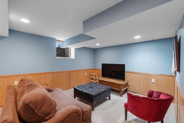 8044 W Beacon Hill DRIVE, Franklin, WI 53132