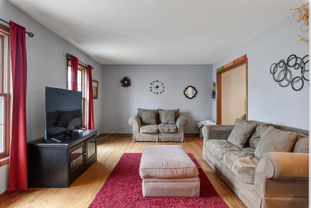 8044 W Beacon Hill DRIVE, Franklin, WI 53132