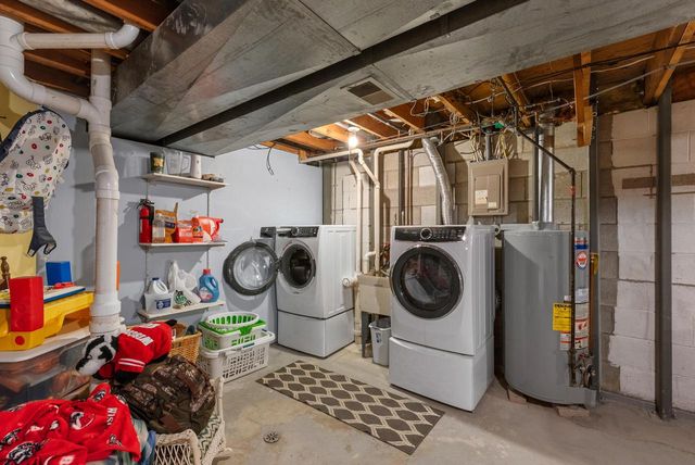 8044 W Beacon Hill DRIVE, Franklin, WI 53132