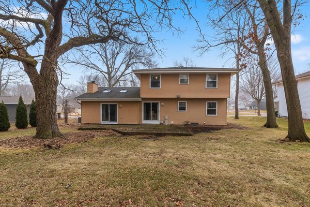 8044 W Beacon Hill DRIVE, Franklin, WI 53132