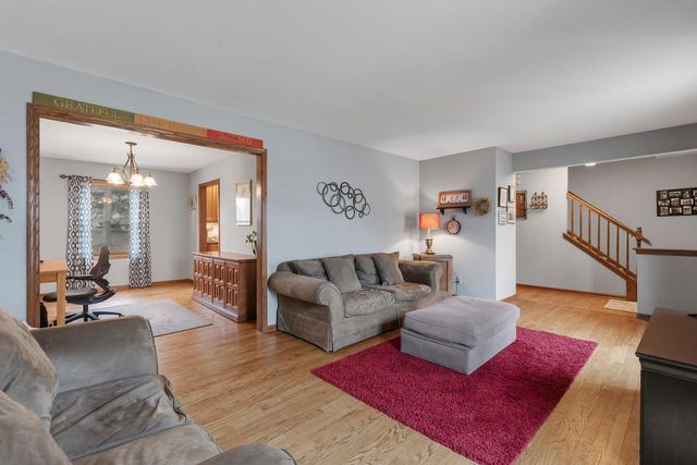 8044 W Beacon Hill DRIVE, Franklin, WI 53132