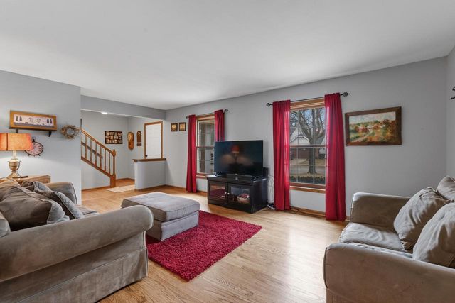 8044 W Beacon Hill DRIVE, Franklin, WI 53132