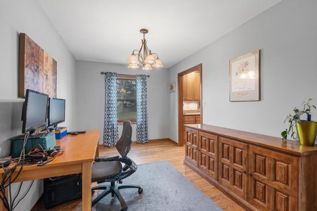 8044 W Beacon Hill DRIVE, Franklin, WI 53132