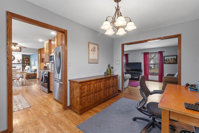 8044 W Beacon Hill DRIVE, Franklin, WI 53132