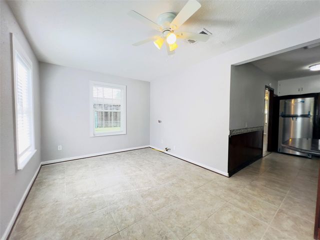 1013 17th Avenue N, Texas City, TX 77590