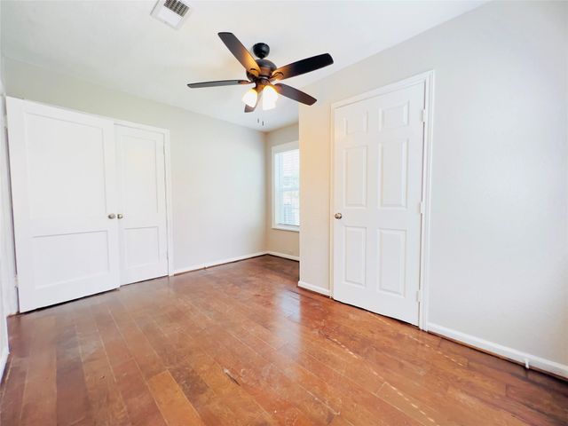 1013 17th Avenue N, Texas City, TX 77590