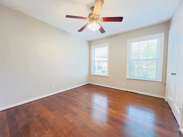 1013 17th Avenue N, Texas City, TX 77590