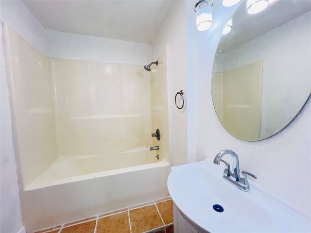 1013 17th Avenue N, Texas City, TX 77590