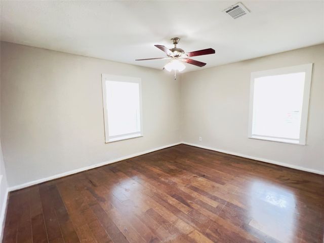 1013 17th Avenue N, Texas City, TX 77590