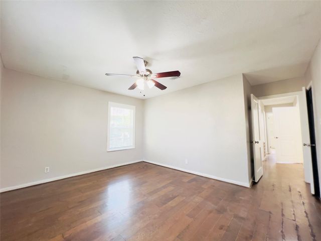 1013 17th Avenue N, Texas City, TX 77590