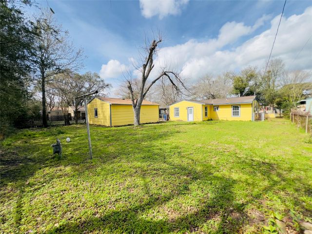 1013 17th Avenue N, Texas City, TX 77590