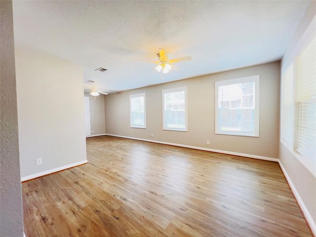 1013 17th Avenue N, Texas City, TX 77590