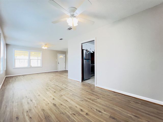 1013 17th Avenue N, Texas City, TX 77590