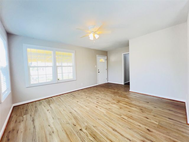 1013 17th Avenue N, Texas City, TX 77590