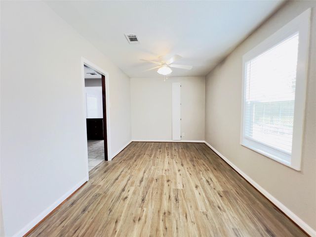 1013 17th Avenue N, Texas City, TX 77590