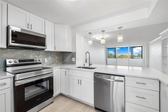 2618 COVE CAY DRIVE 206, Clearwater, FL 33760