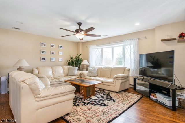 2 Rolling View Dr, Independence Twp., NJ 07840